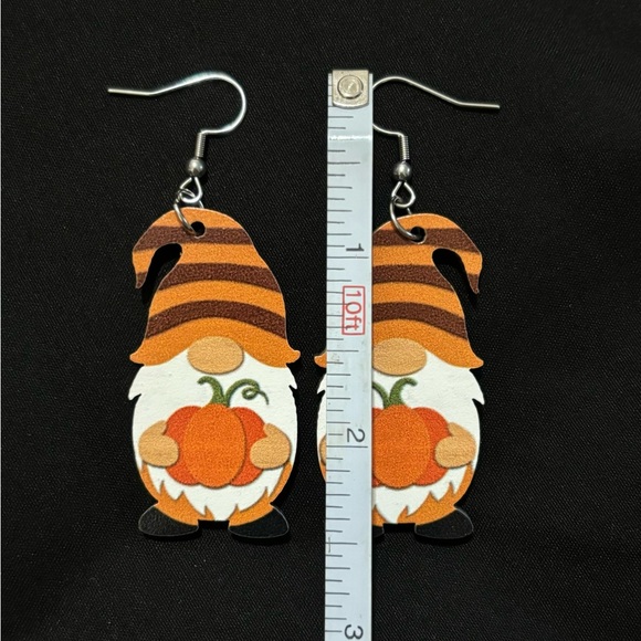 🌟3/$5🌟Fall Gnome Earrings - Picture 3 of 3